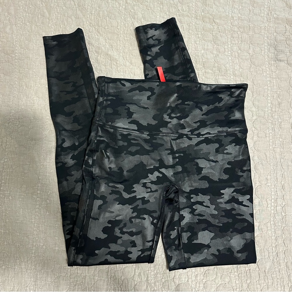 Spanx Faux Leather Camo Leggings - Medium